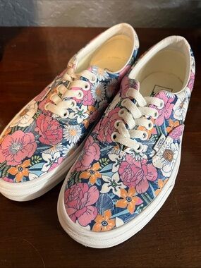 🌸 VANS Women’s Floral Print Sneakers NWOT
